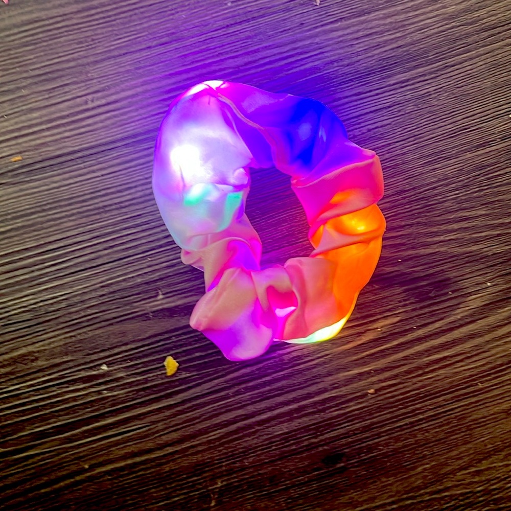 Light up scrunchie